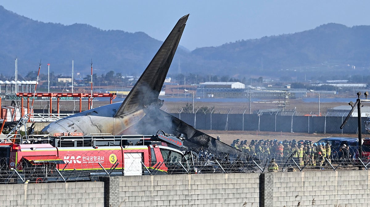 At least 179 presumed dead as plane crash-lands at South Korean airport