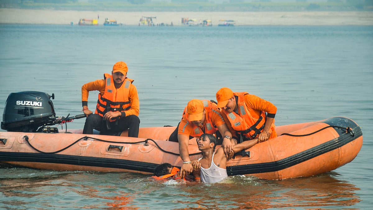 Mock drill ahead of Maha Kumbh in Prayagraj on 27 December (photo: PTI)