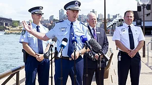 Teenagers stabbed during New Year‘s Eve celebrations in Sydney, Melbourne