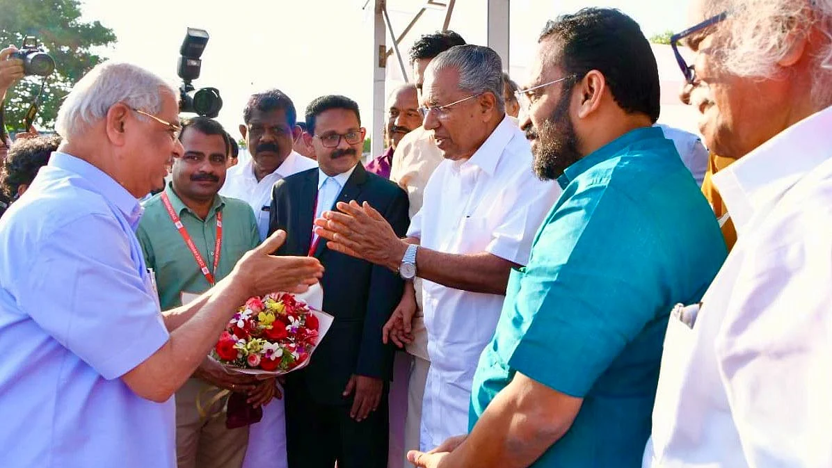 Has Pinarayi Vijayan (here with new Kerala governor Rajendra Arlekar) become a conduit for BJP plots?