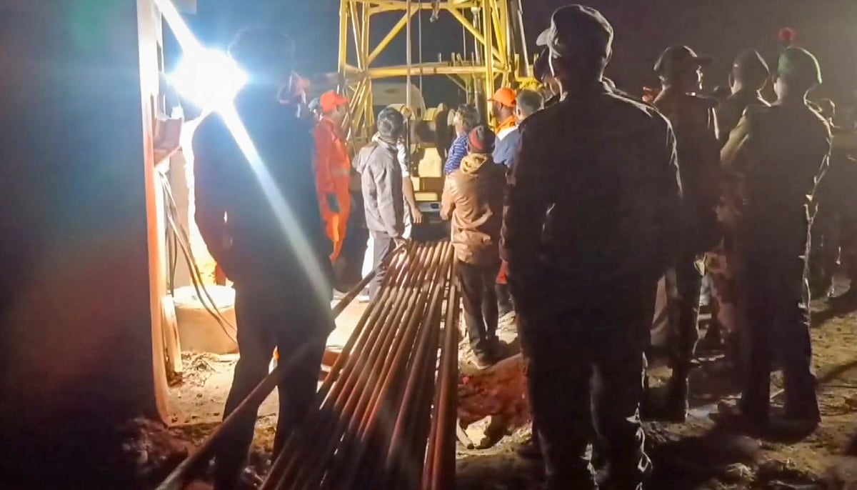 Teenager brought out of borewell in Gujarat’s Kutch, rushed to hospital