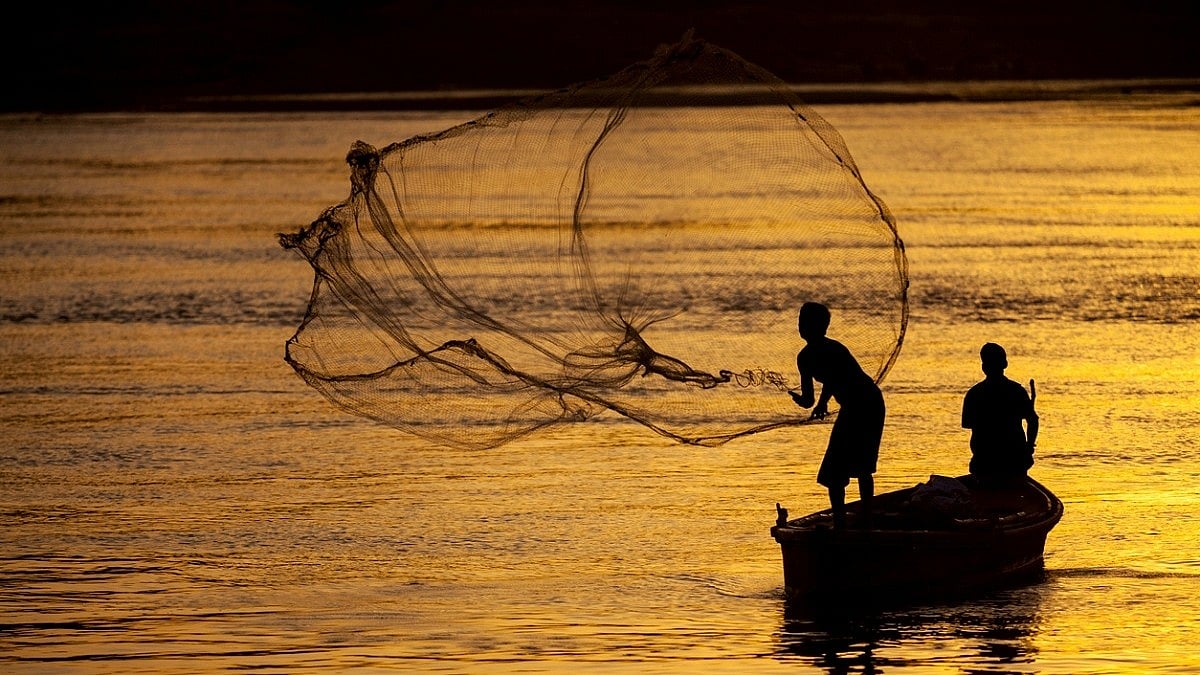 10 Tamil Nadu fishermen arrested by Sri Lankan navy, boat seized