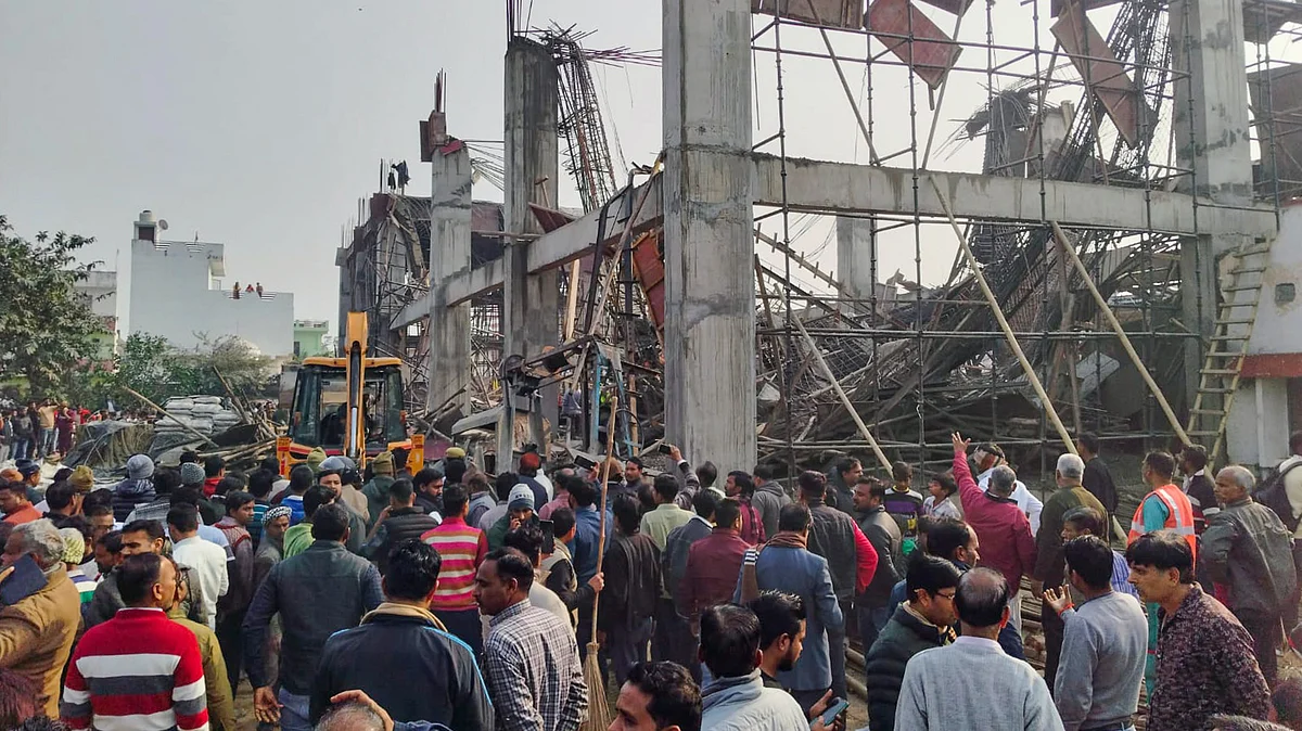 The site of the bridge collapse at Kannauj railway station, 11 Jan. 2025 (Photo: PTI) 