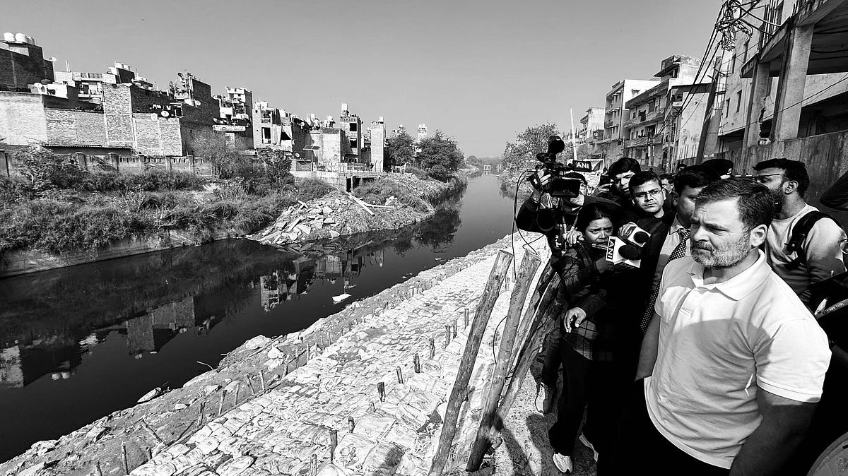 Rahul Gandhi surveys the messy, garbage-lined nullah through Rithala in Delhi