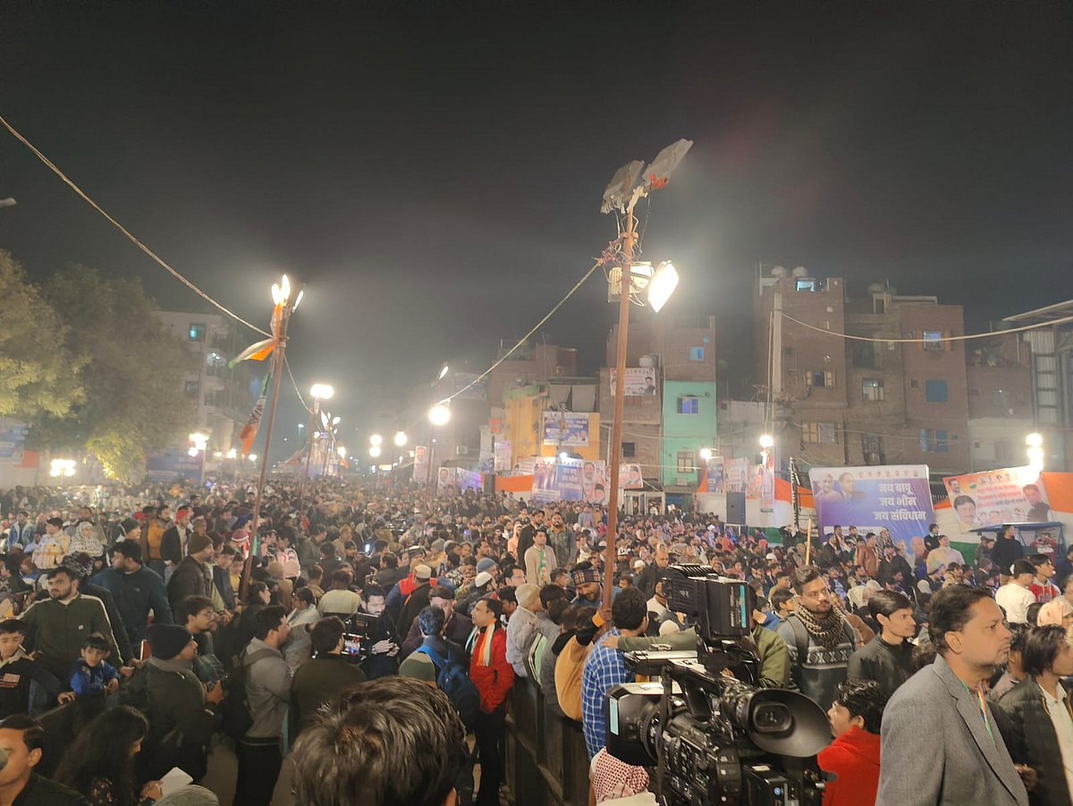 The Shahdara venue was packed with a welcoming turnout for Rahul Gandhi