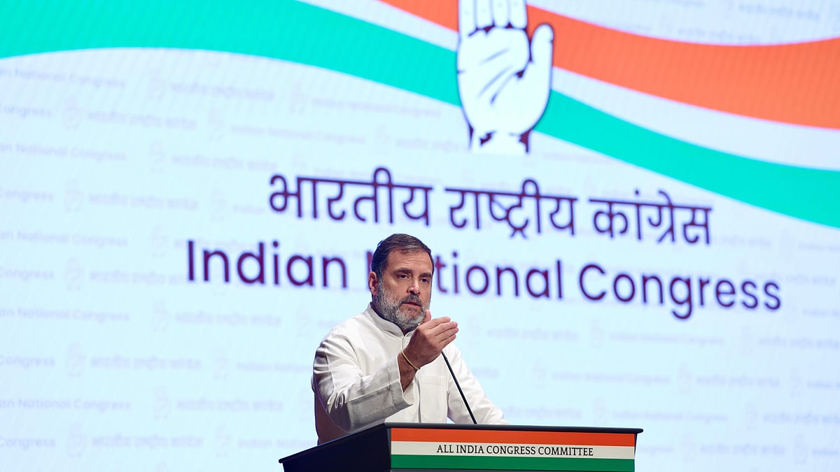 Rahul Gandhi addressing Congress leaders 