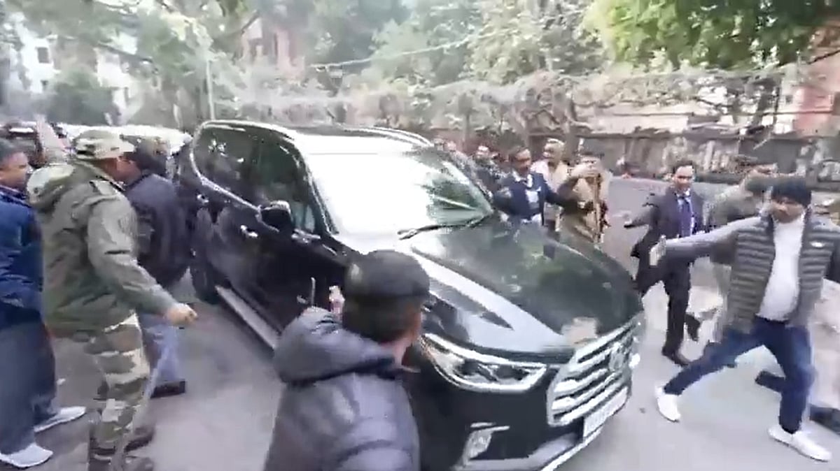 BJP supporters pelted Kejriwal's car with stones during campaigning, alleges AAP