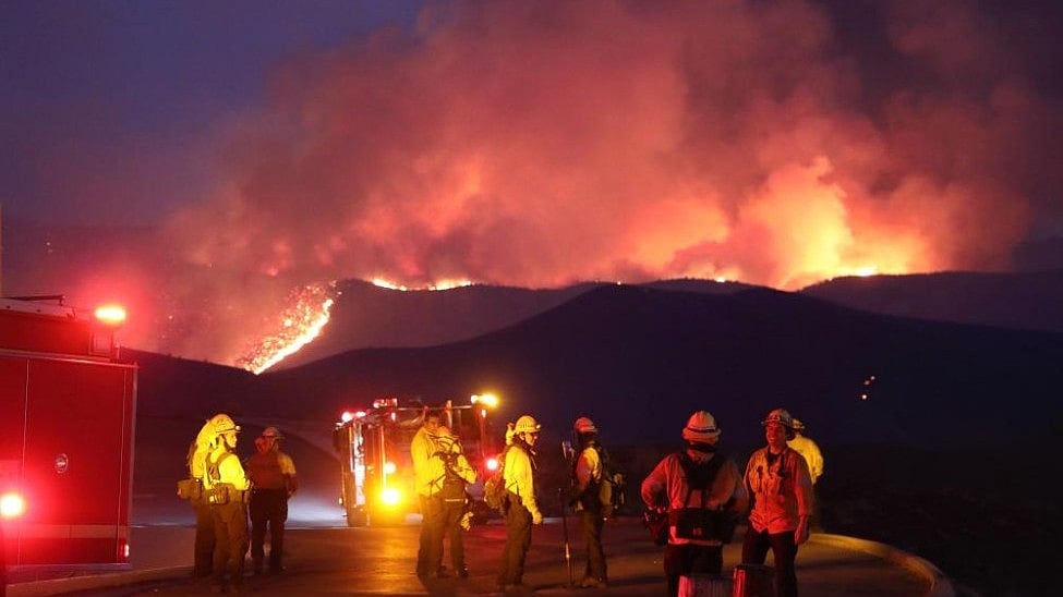 New wildfire in Los Angeles scorches over 8,000 acres