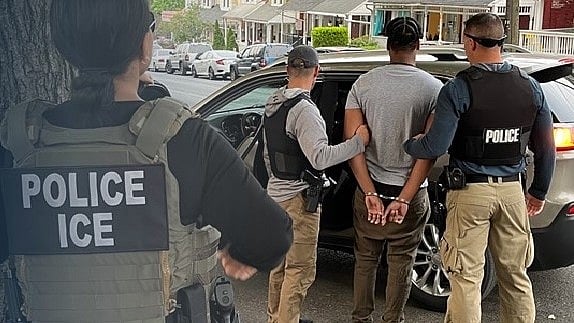 Police arrest an illegal migrant (photo: IANS)