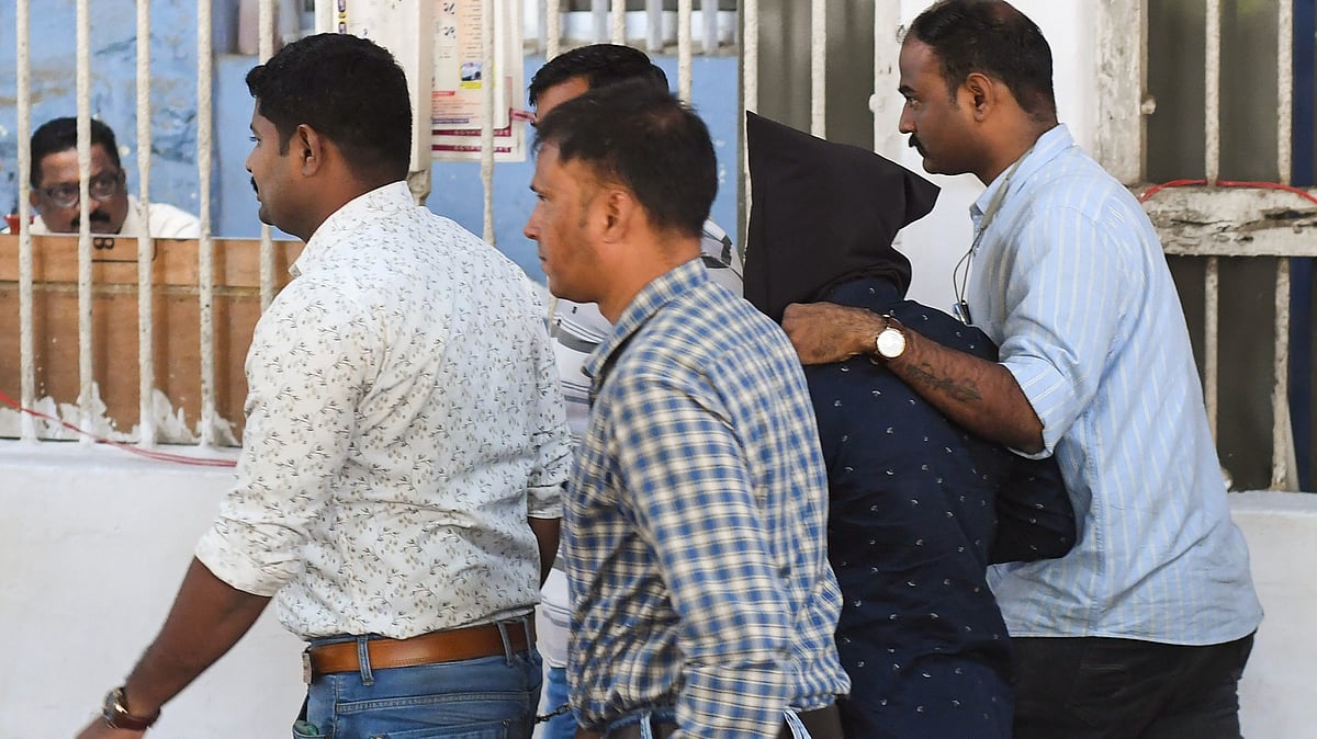Wrong ‘culprit’? Saif ‘attacker’ fingerprints don’t match any of many at crime scene