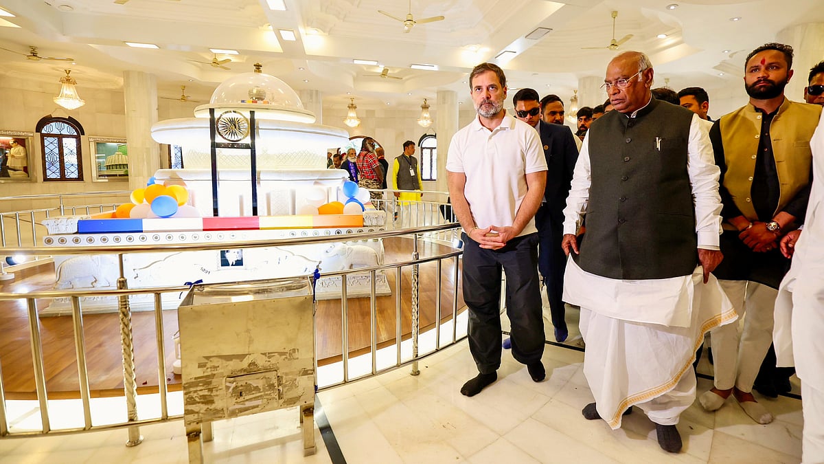 BJP-RSS people traitors, beware of them: Cong chief Kharge