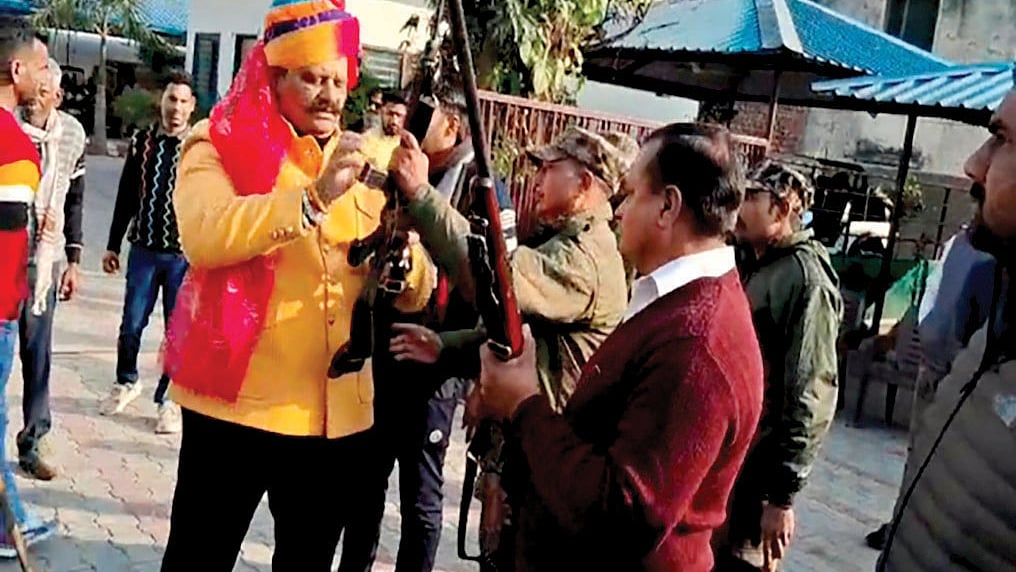 Former MLA and BJP leader Kunwar Pranav Singh brandishing weapons outside MLA Umesh Kumar’s house 