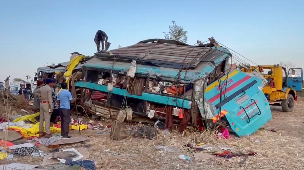 Gujarat road accident sees 5 killed, 17 seriously injured from Madhya Pradesh pilgrim  group