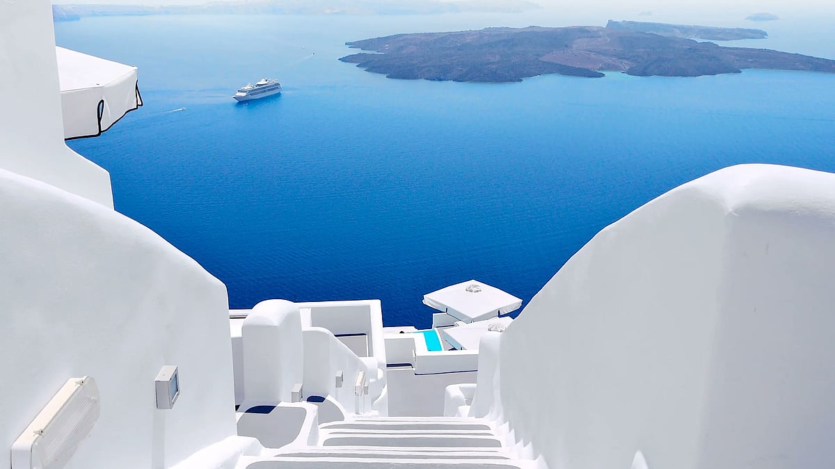 Greece: Schools shut, precautions taken as earthquake swarm hits Santorini