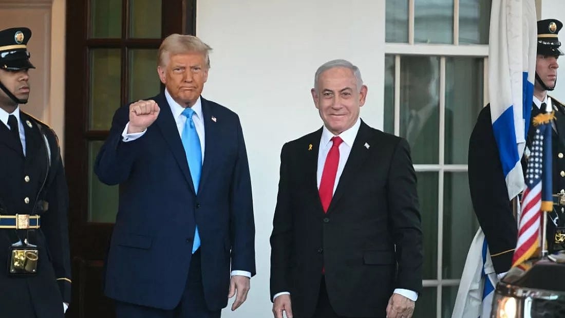 Benjamin Netanyahu (R) looks pleased with Donald Trump's (L) plan to ‘take over’ and ‘level’ Gaza