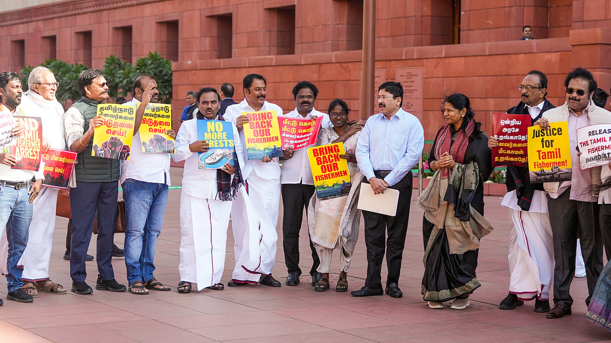 Opposition MPs protest against arrest of Indian fisherfolk by Sri Lanka