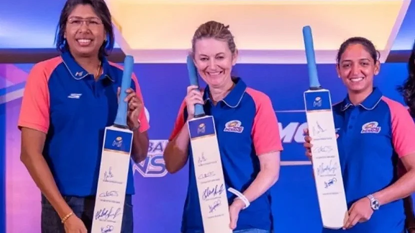 L-R: Jhulan Goswami, Charlotte Edwards and Harmanpreet Kaur