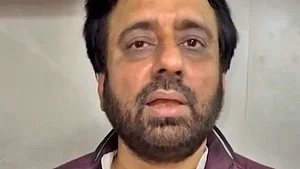 Delhi Police conducting raids to arrest AAP MLA Amanatullah Khan