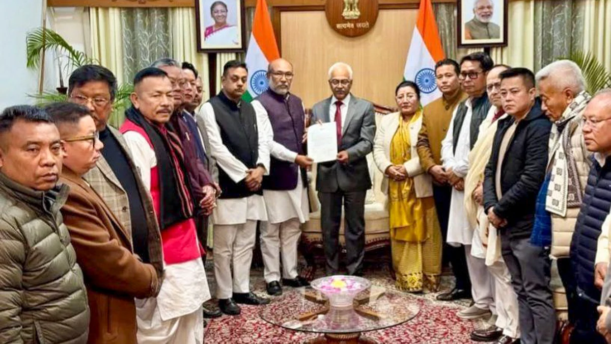 Ex-Manipur CM N. Biren Singh submitting his resignation to governor AK Bhalla on 9 Feb