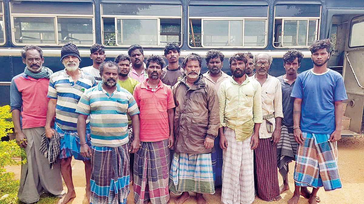Tamil Nadu: Sri Lanka Navy arrests 10  fishermen