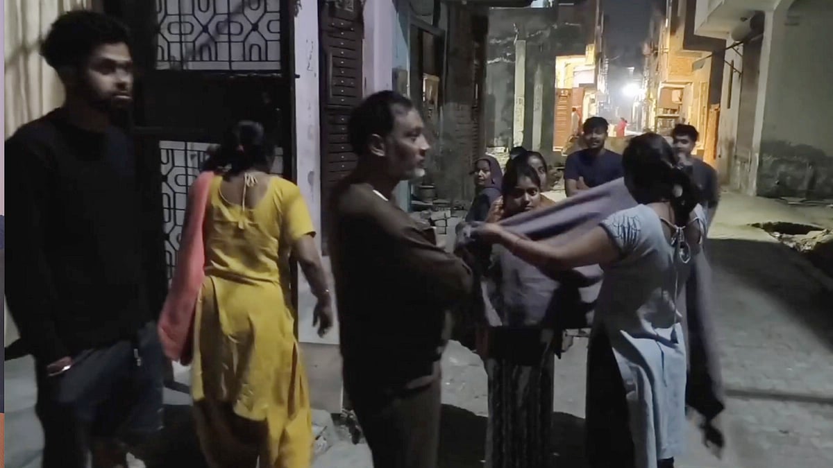 People rushed out of their houses in New Delhi on 17 February (photo: PTI)