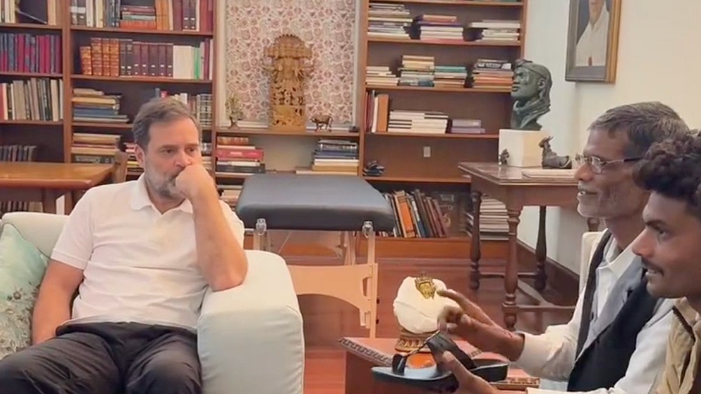 UP cobbler Ramchet brings handmade shoes for Rahul , Sonia and Priyanka Gandhi