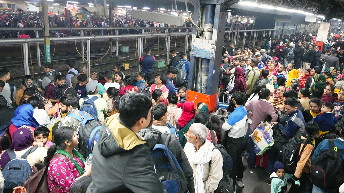 A view of New Delhi station a day before the Maha Kumbh stampede (photo: PTI)
