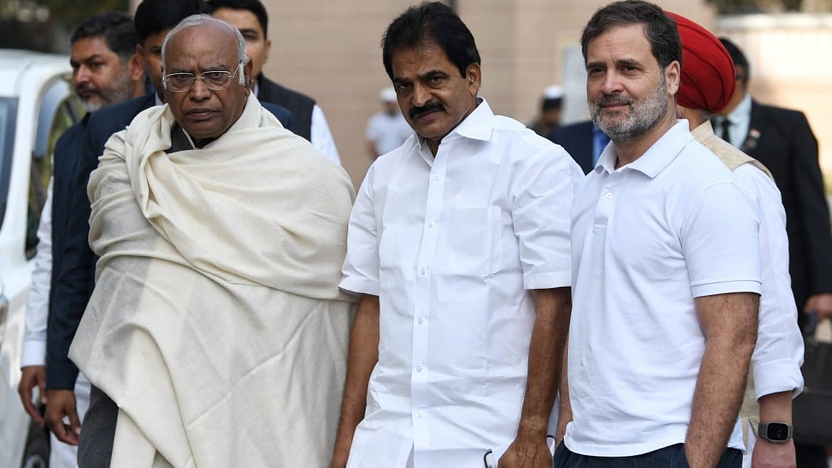 Mallikarjun Kharge, KC Venugopal  and Rahul Gandhi at Indira Bhawan on 19 February (photo: Vipin/NH)
