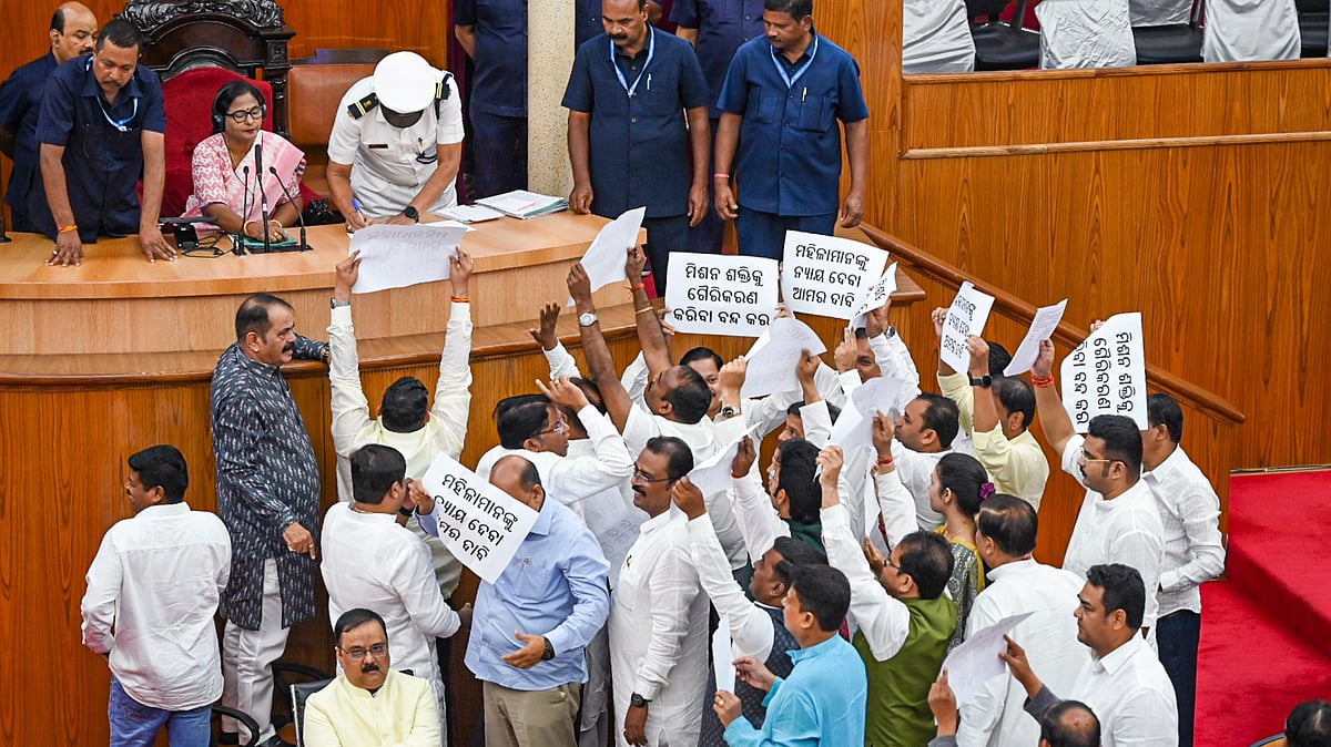 Ruckus in Odisha assembly as BJD, Congress MLAs protest law and order situation