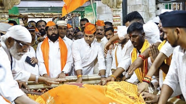 Eknath Shinde offers a saffron chadar at Haji Malang dargah, a site he has vowed to ‘liberate’
