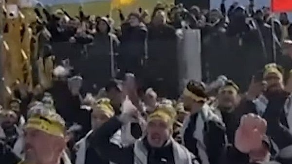 Mourners gather in Beirut for funeral of former Hezbollah leaders (photo: IANS)