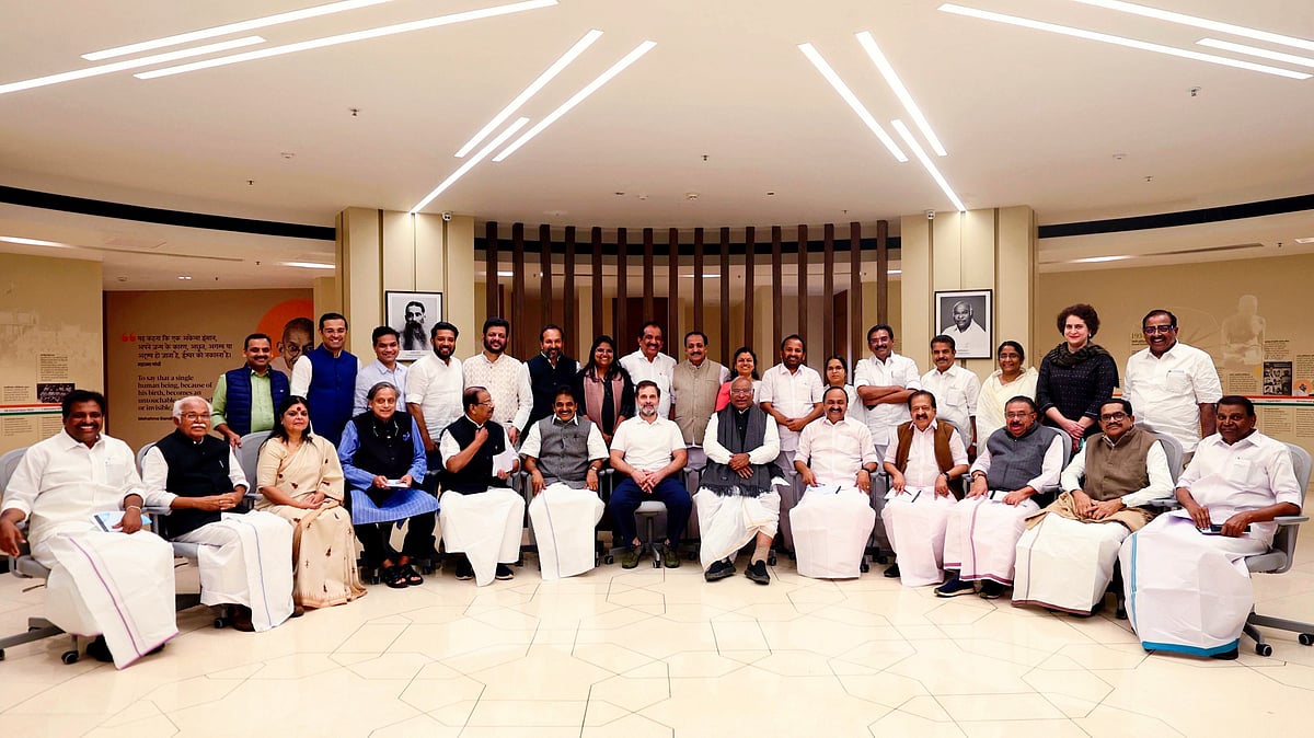 All participants at the meeting (photo: @INCIndia/X)