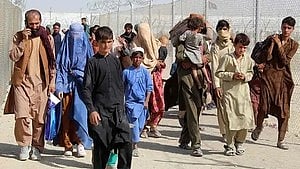 Hundreds of Afghan refugees deported from Pakistan and Iran