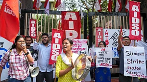 Jadavpur University: Cal HC warns state govt against situation like “neighbouring country”