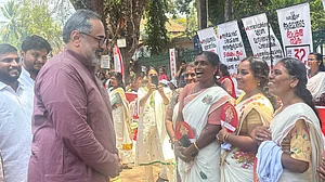 Kerala ASHA workers combine Attukal Pongala festivities with ongoing protest