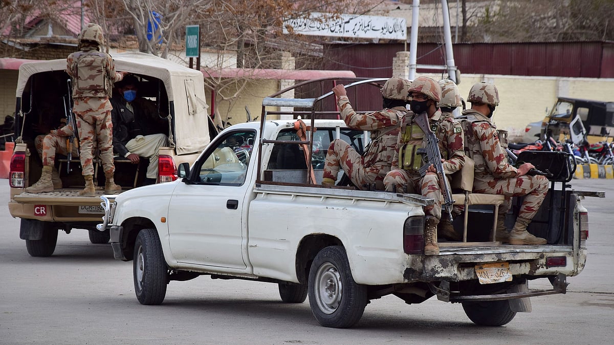 Pakistan train attack: 21 passengers, 4 soldiers killed, says army general