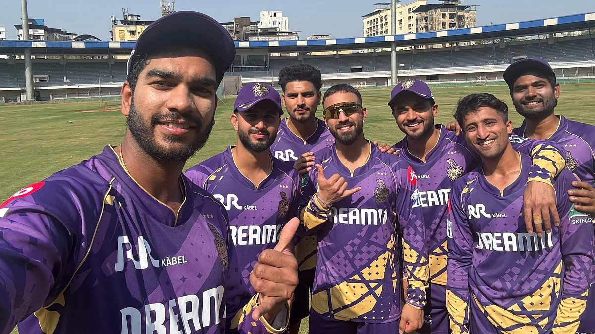 KKR vice-captain Venkatesh Iyer alongwith the team members (photo: KKR)