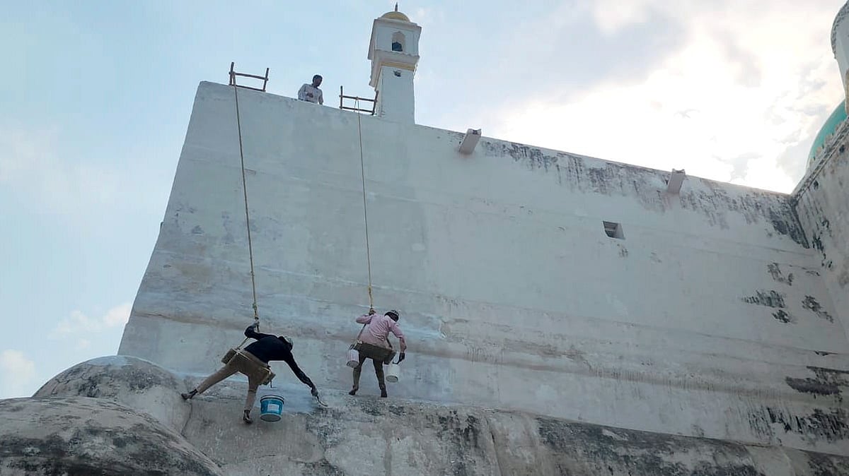 Whitewashing of Sambhal mosque underway
