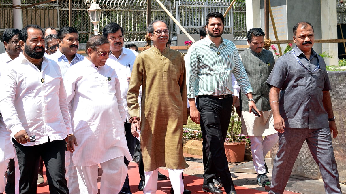 Uddhav Thackeray mocks the BJP-RSS and the Fadnavis govt amid the fuss over Aurangzeb's tomb