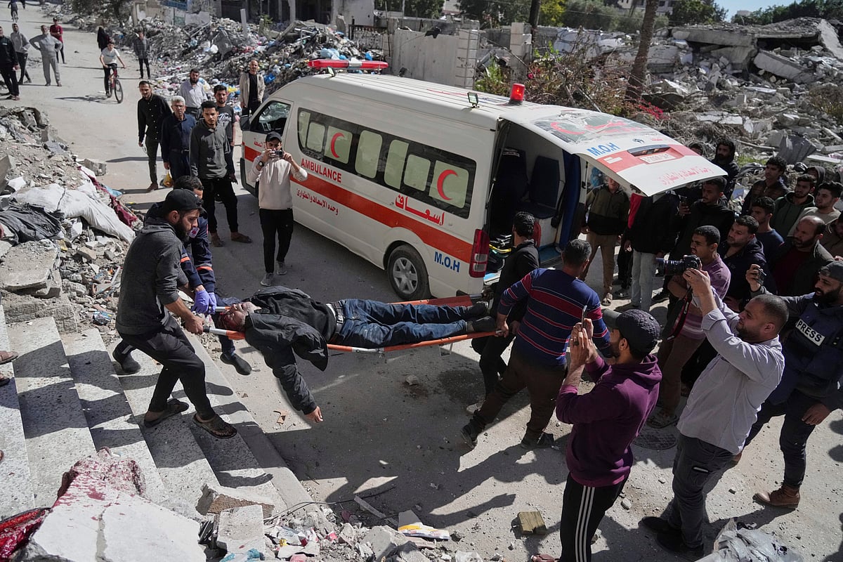 Red Crescent evacuates an injured Palestinian man after his house was hit by an Israeli bombardment in Gaza city,  19 March 2025