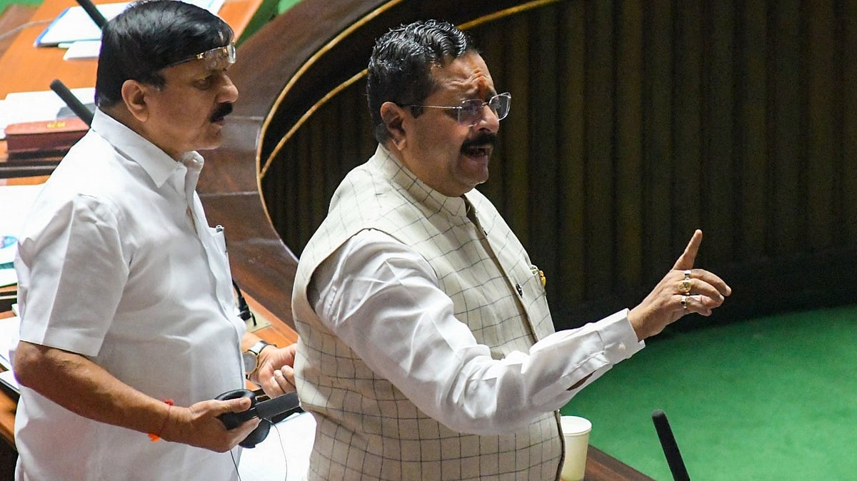 Former BJP MLA Basanagouda Patil Yatnal (right)
