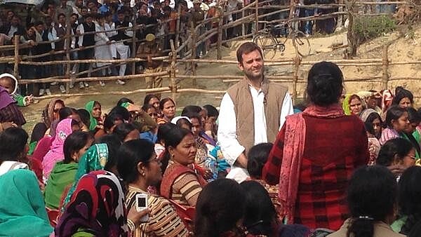 Rahul Gandhi interacts with hundreds of anganwadi workers in Lucknow (2018)
