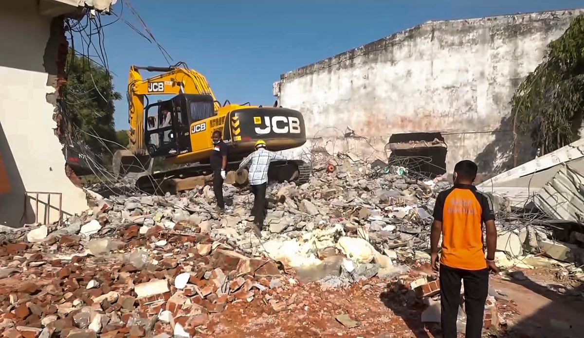 Guj. firecracker factory blast: Family of six wiped out, kin leave with bodies