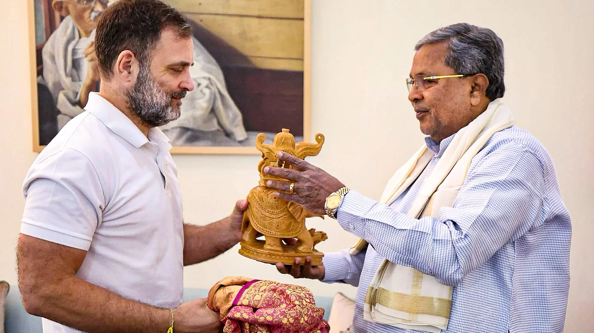 Rahul Gandhi with Karnataka CM Siddaramaiah during a meeting on 3 April (photo: PTI)