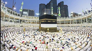 Saudi Arabia temporarily halts visas for 14 nations including India, until end of Hajj 2025