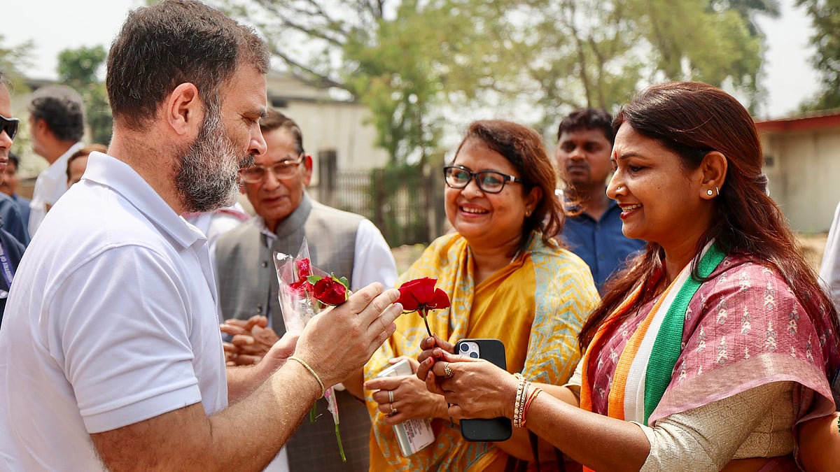 Rahul Gandhi being welcomed in Patna on 7 April (photo: PTI)