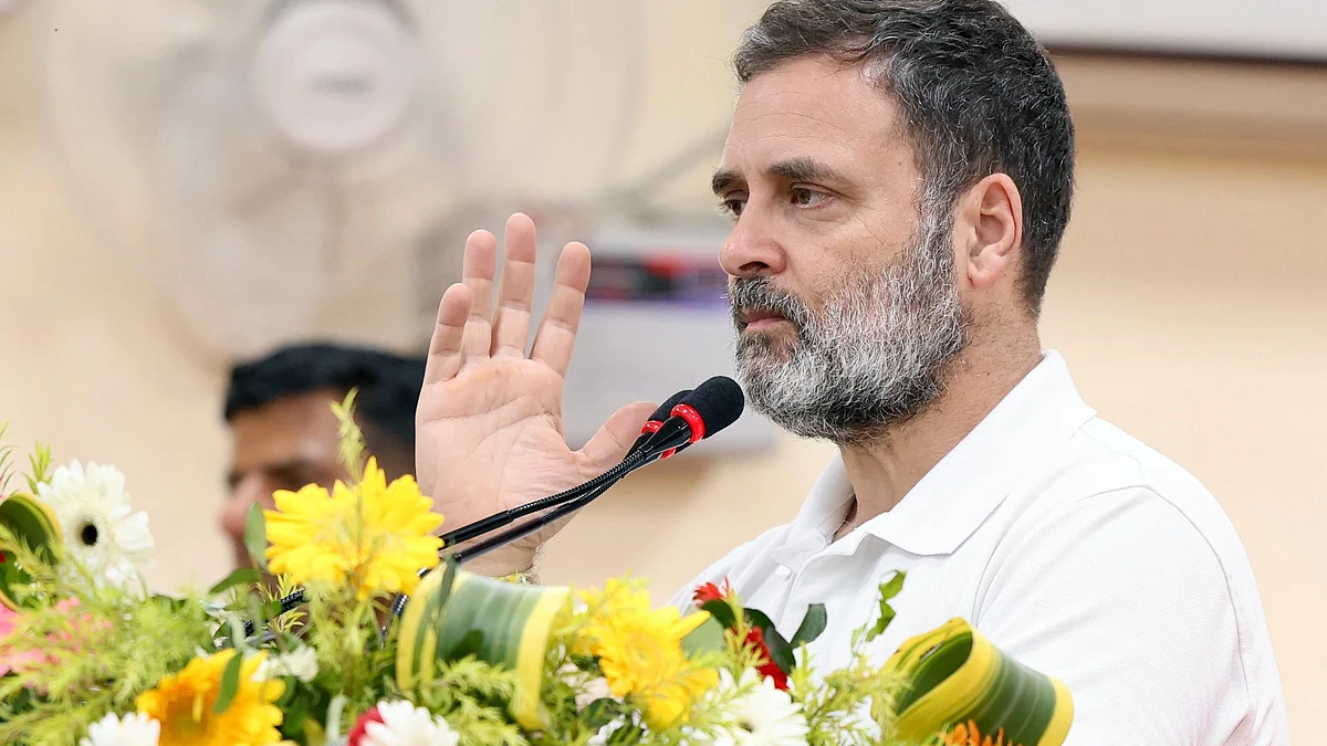 Rahul Gandhi addresses a gathering in Patna on 7 April (photo: IANS)