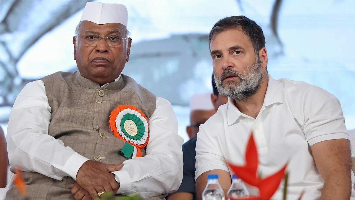 Congress president Mallikarjun Kharge, the Rajya Sabha LoP (L), and Lok Sabha LoP Rahul Gandhi 