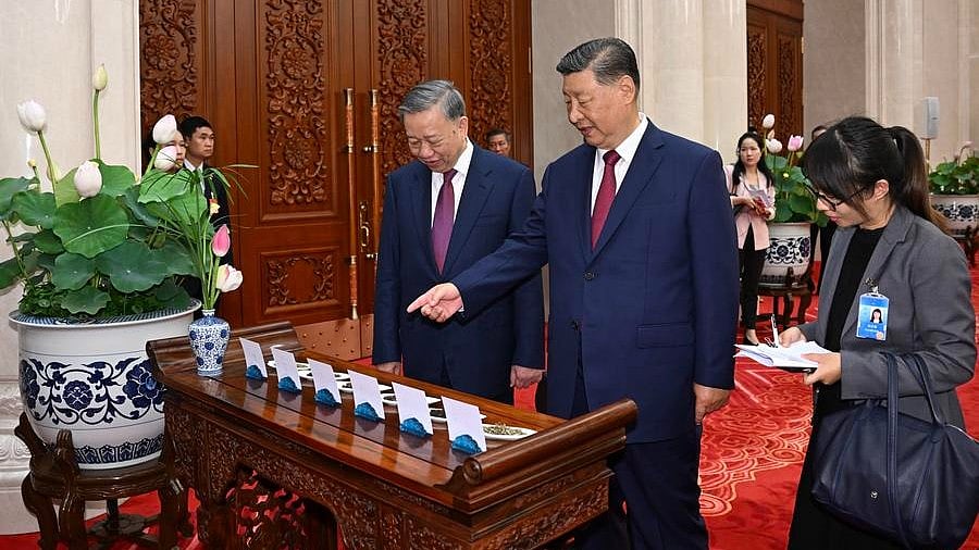 China's leader Xi Jinping with Vietnam's To Lam (photo: @XisMoments/X)