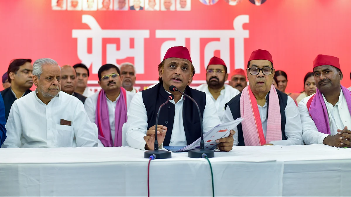Samajwadi Party chief Akhilesh Yadav addresses a press conference (photo: PTI)